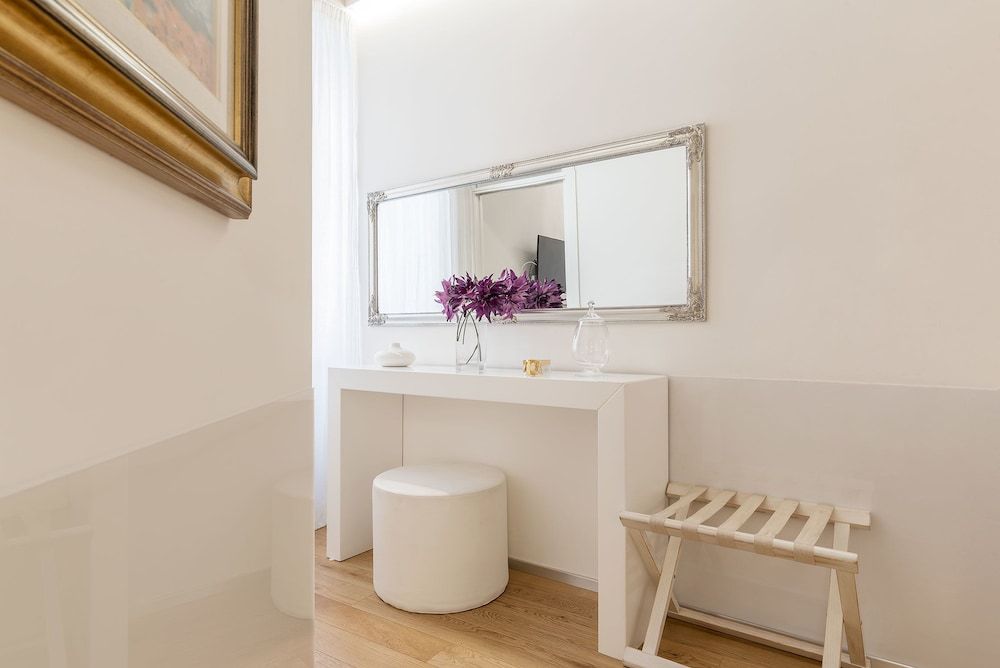 undefined Leisure & Relax near Trevi Fountain 10