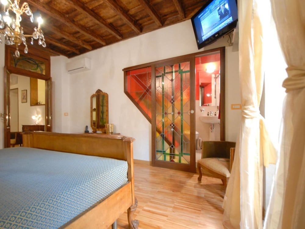 undefined Cappellari Apartment 8