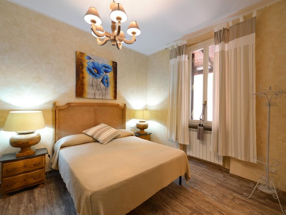 undefined Bacall Apartment 8