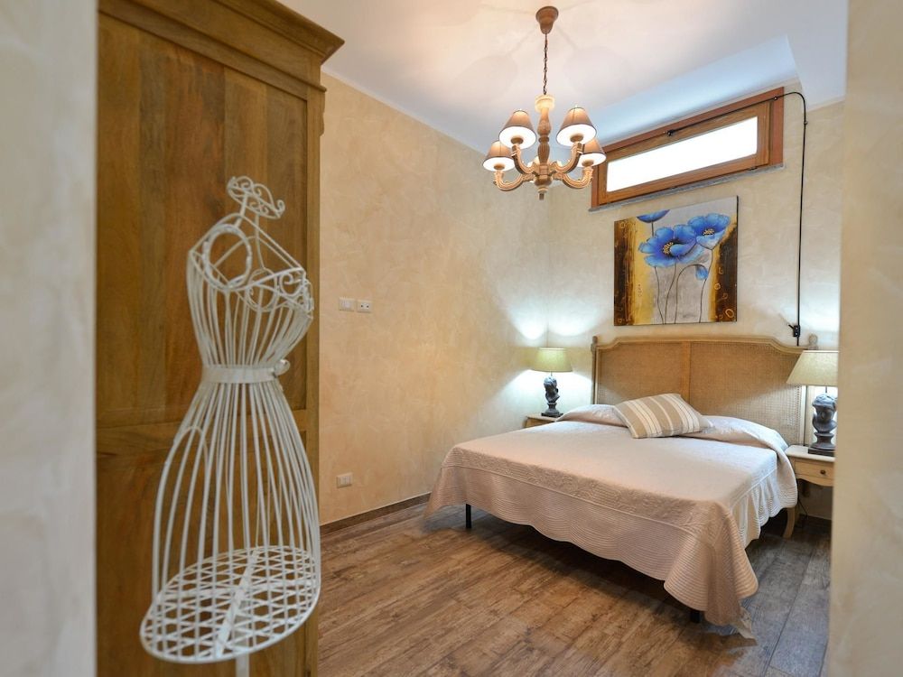 undefined Bacall Apartment 7