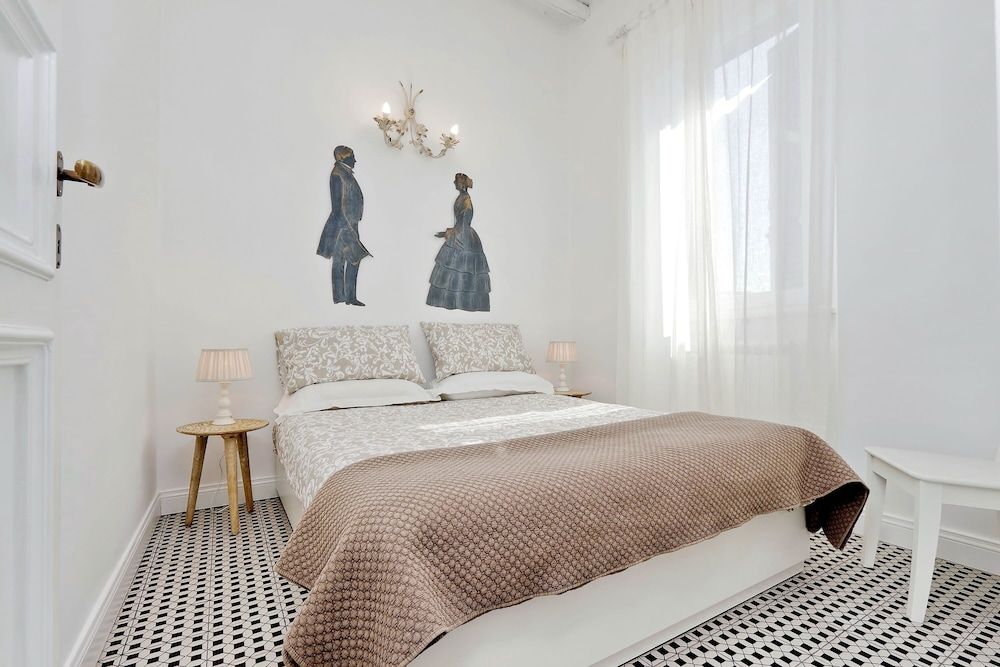 undefined Garibaldi 3 - WR Apartments 3