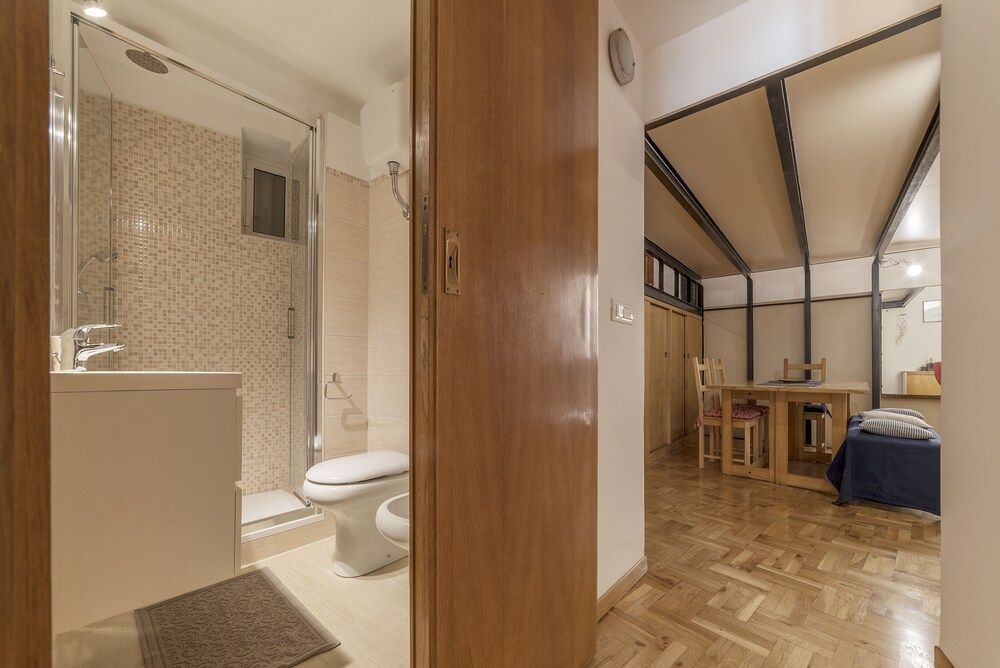 Lovely Loft Trastevere Apartment, 2 Bedrooms 18
