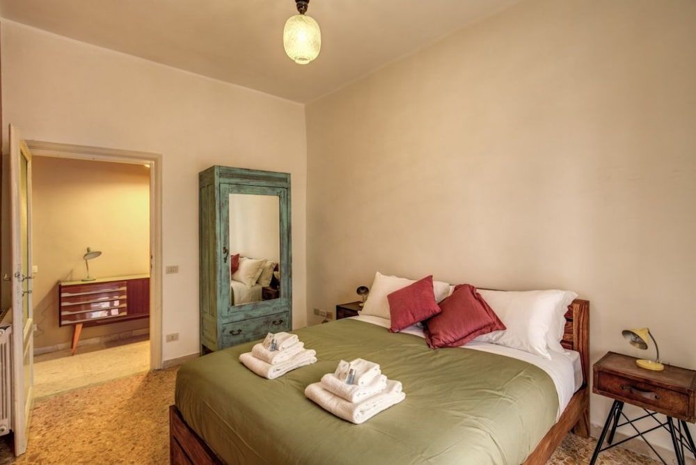 Trastevere Vintage Apartment, 2 Bedrooms 13