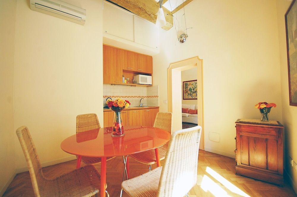 undefined Delfini 10