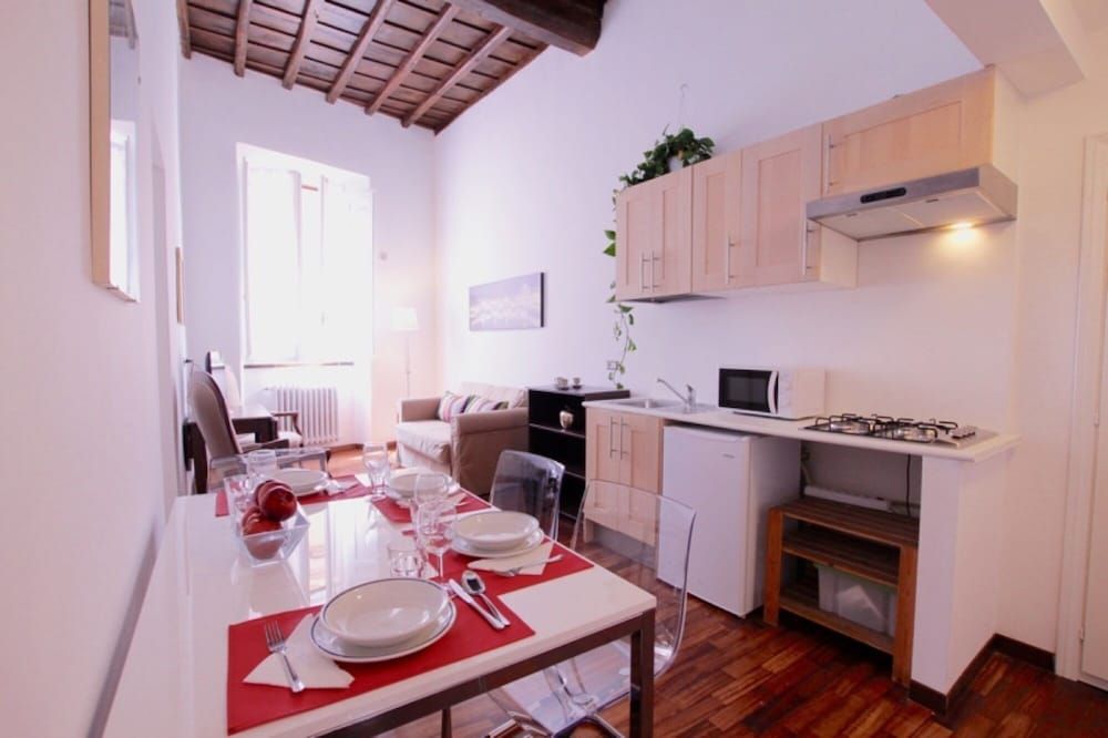 undefined Monticelli Viola 4