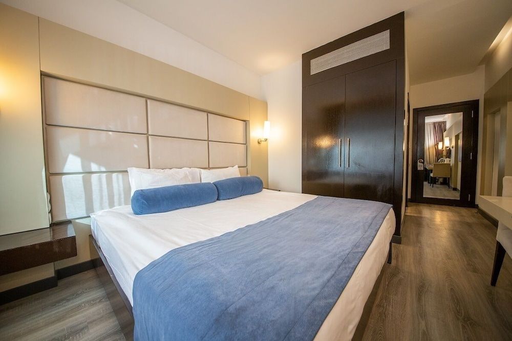 MY Hotel Business Room, City View 2