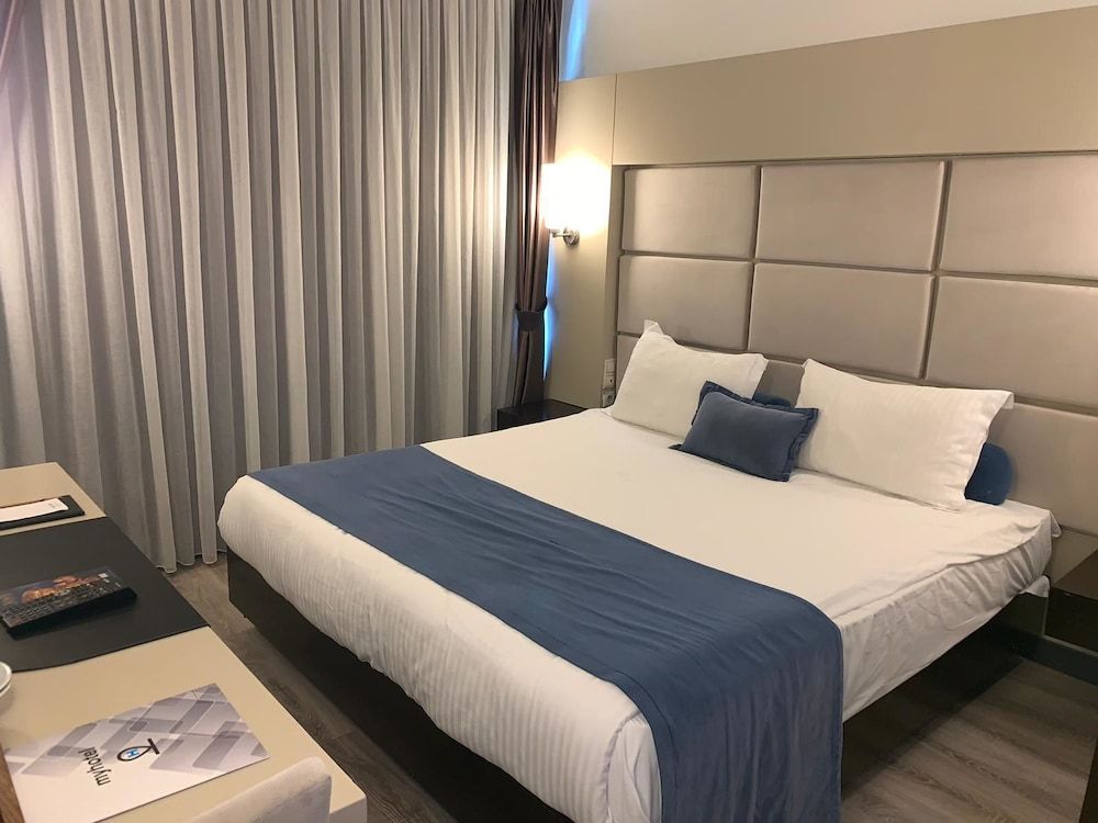 MY Hotel Business Room, City View 3