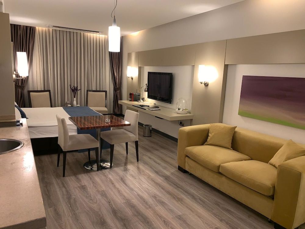 MY Hotel Superior Double Room 6