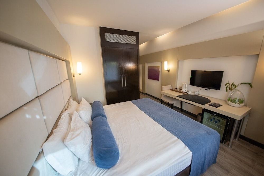 MY Hotel Business Room, City View 4