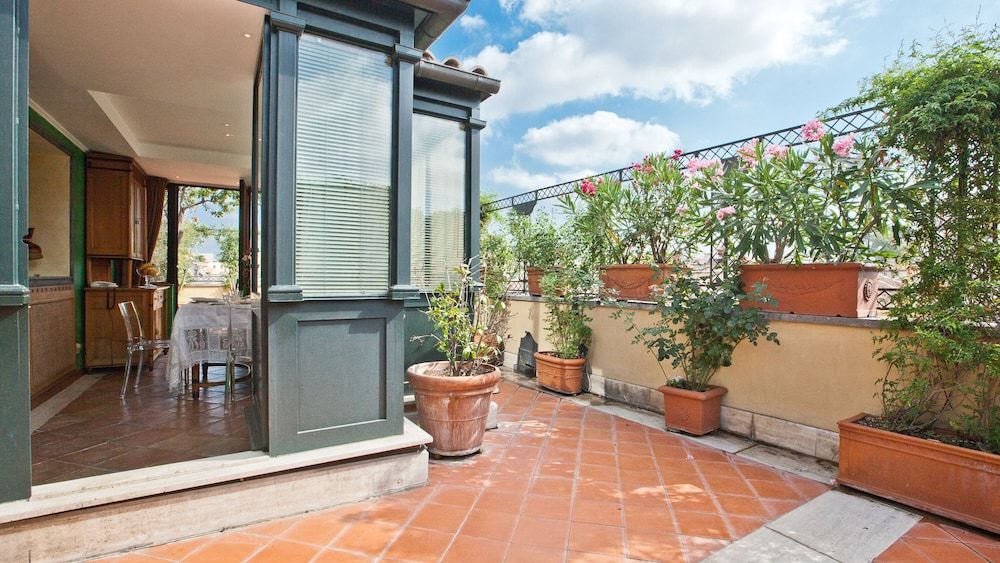 Rental in Rome Trevi Luxury Penthouse Apartment, 2 Bedrooms 32