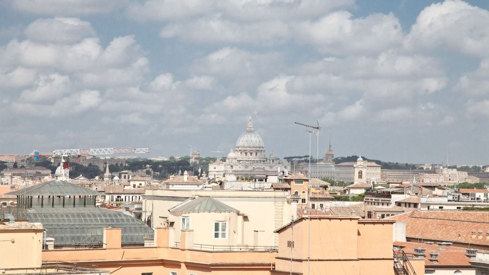 Rental in Rome Trevi Luxury Penthouse Apartment, 2 Bedrooms 2