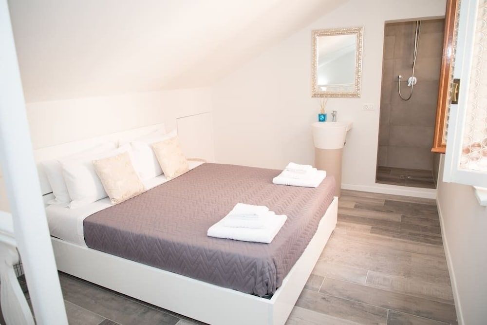 SuityRHome RioneMonti16 Apartment, 2 Bedrooms 2