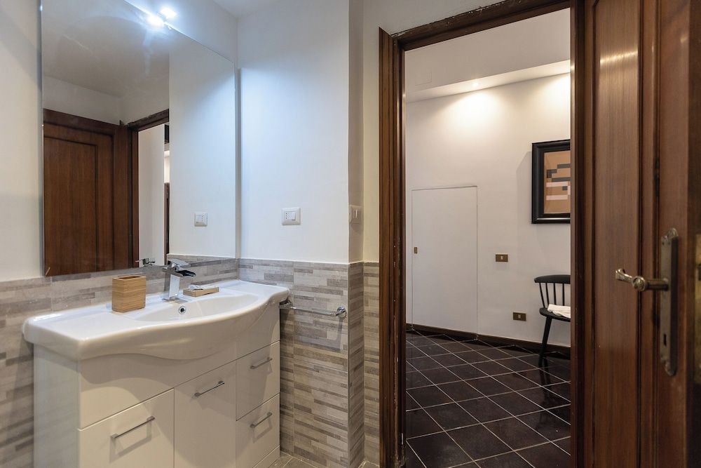 Rental in Rome Borgo Angelico Terrace Apartment, 2 Bedrooms 14