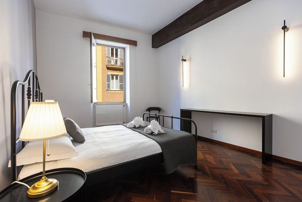 Rental in Rome Borgo Angelico Terrace Apartment, 2 Bedrooms 2