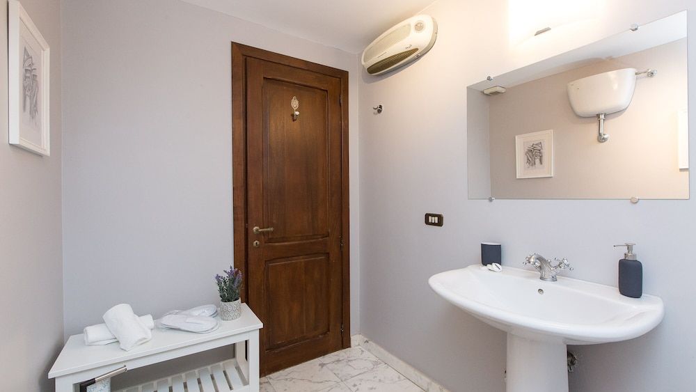 Rental in Rome Coronari Luxury Terrace Apartment, 2 Bedrooms 37