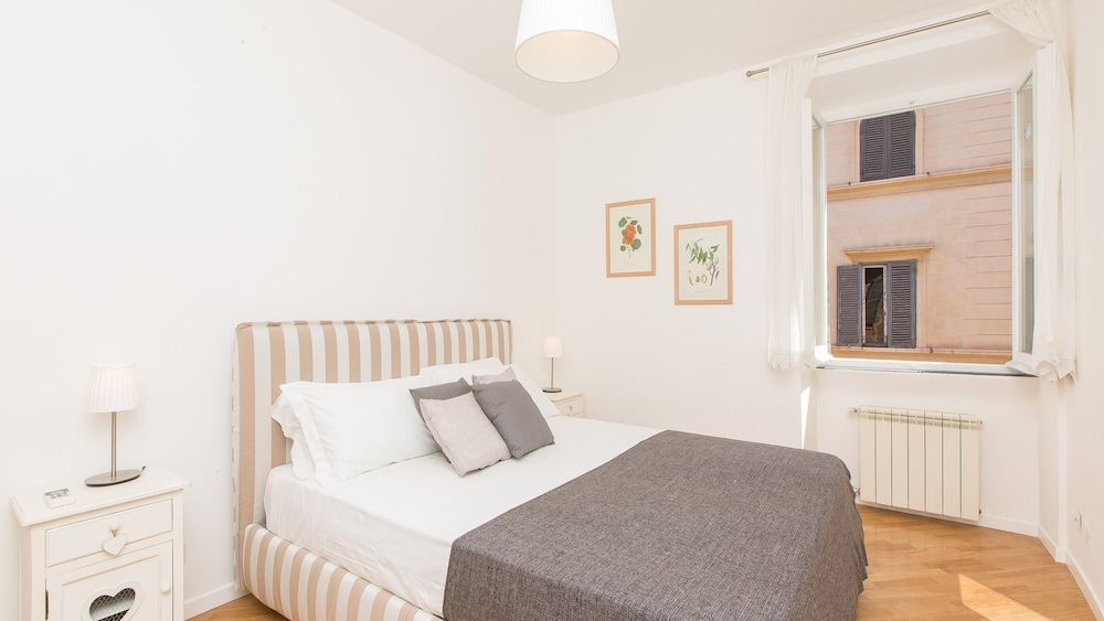 undefined Rental in Rome Giulia Atmosphere 4