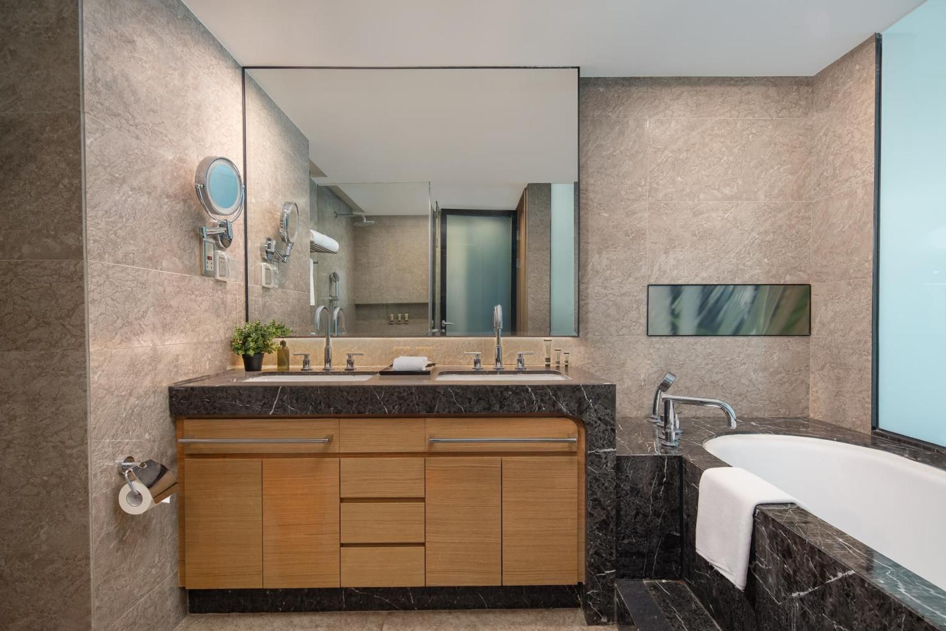 Three-Bedroom Deluxe Apartment