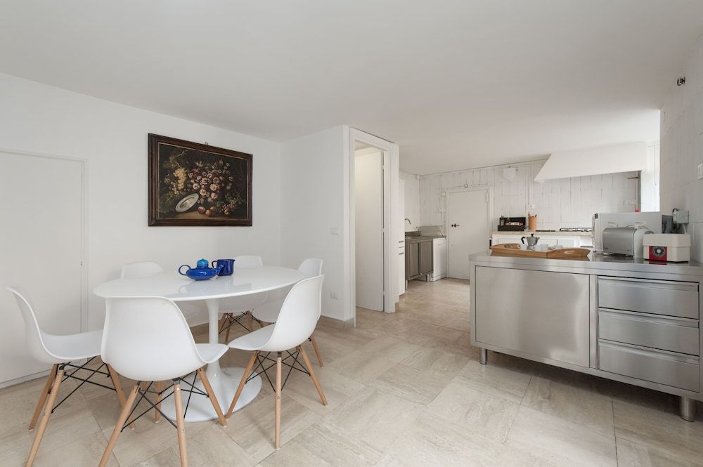 undefined Vetrina 10