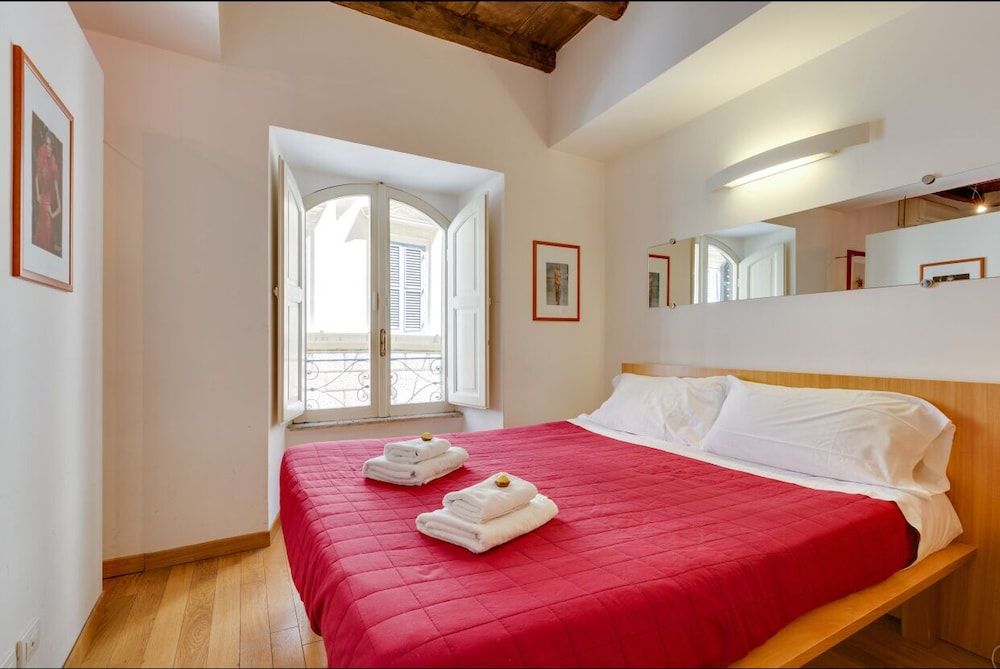 undefined Piazza Barberini 2