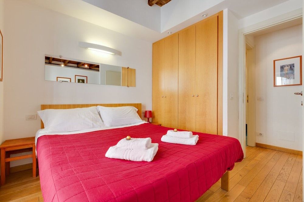 undefined Piazza Barberini 5