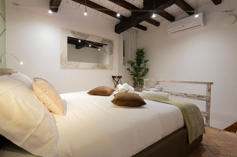 Sofia alla VII coortein trastevere Classic Apartment, 1 Bedroom, City View 5