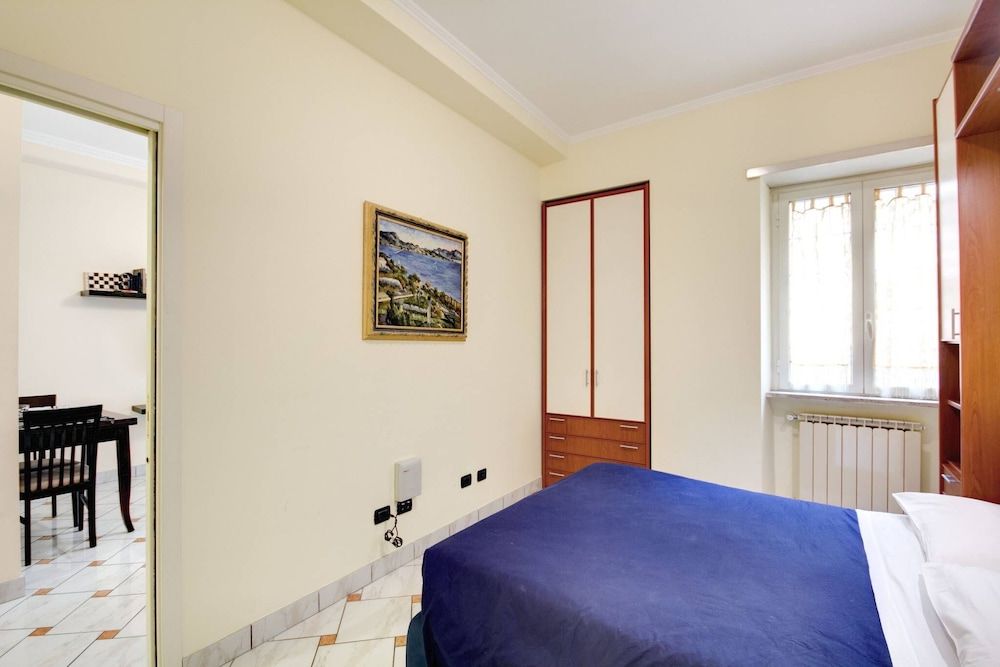 undefined Azalea Colosseo 35 Euro For P 2