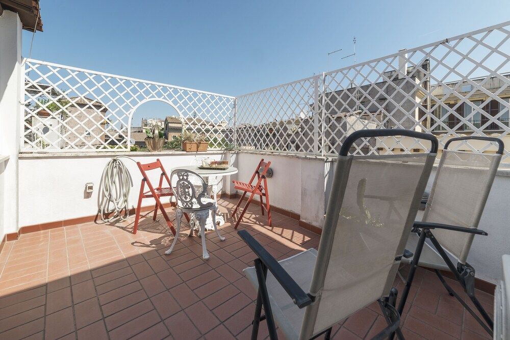 undefined Via dei Cartari 7