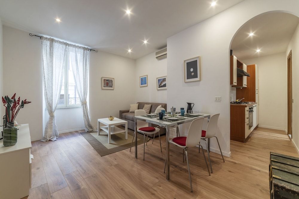 undefined Via degli Avignonesi 10