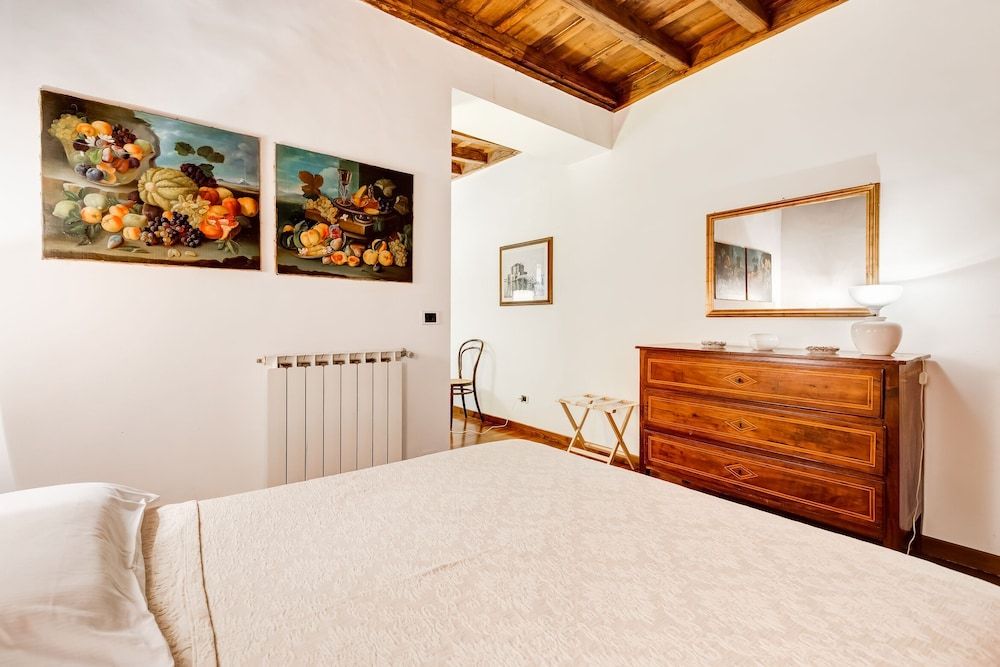 undefined Historical Apartment near Spanish Steps 8
