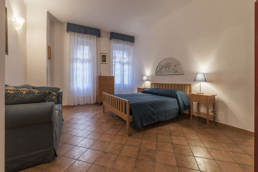 undefined San Lorenzo Roomy Apartment