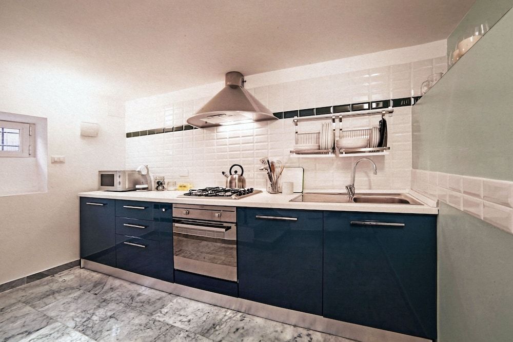 undefined Sales RTH 6