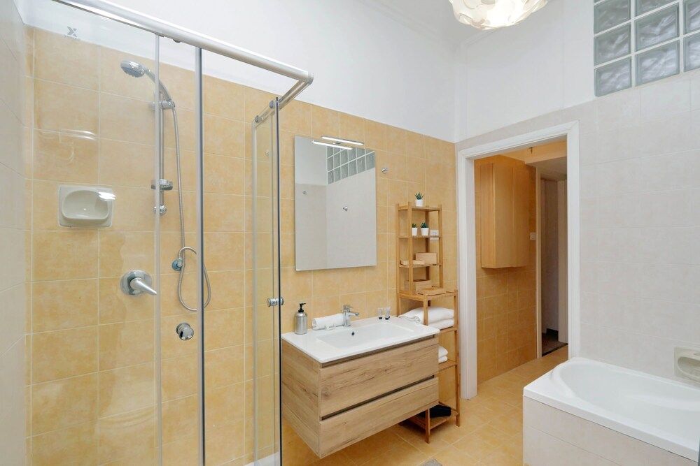 The Place to Be Family Apartment, 3 Bedrooms (The Place to Be) 18