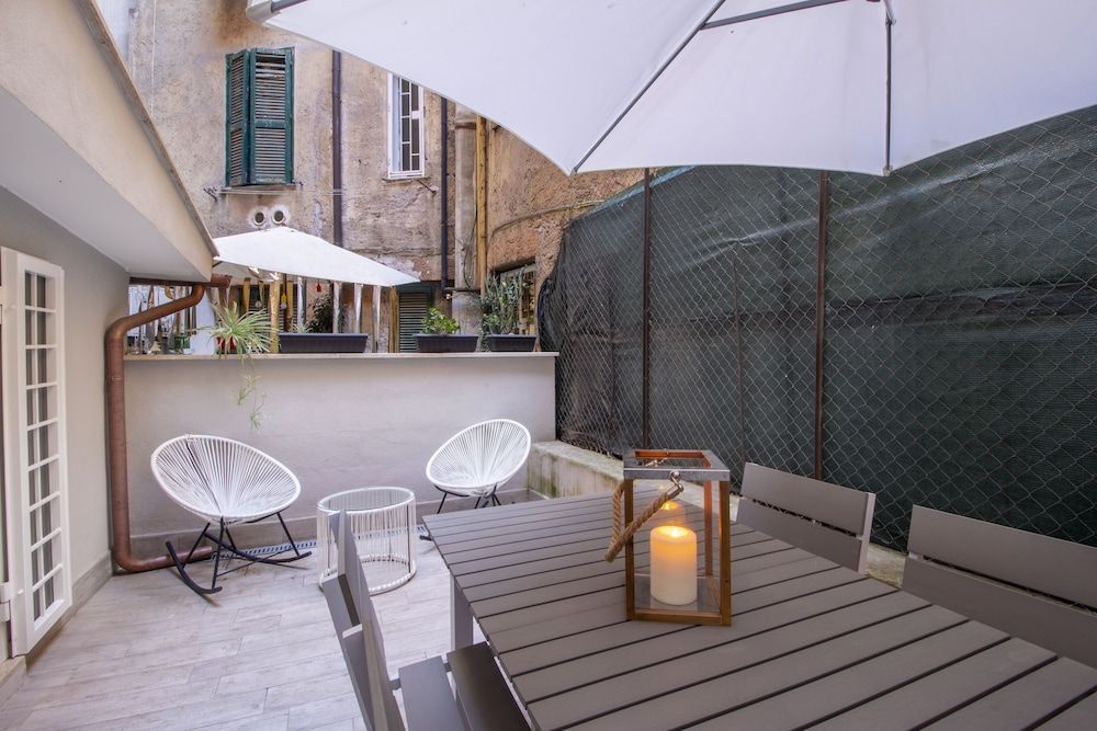 undefined Piazza Vittorio Emanuele NETFLIX Studio