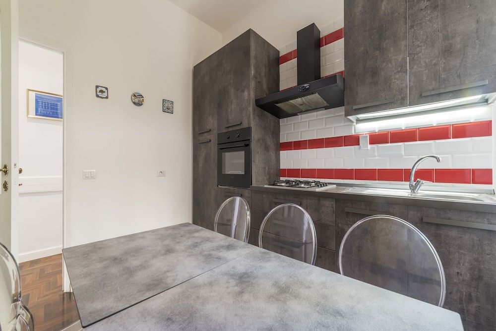 undefined Musei Vaticani Stylish Apartment 4