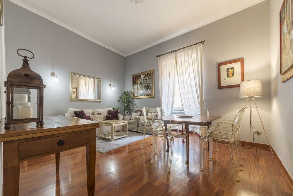 undefined Piazza del Popolo Elegant Apartment