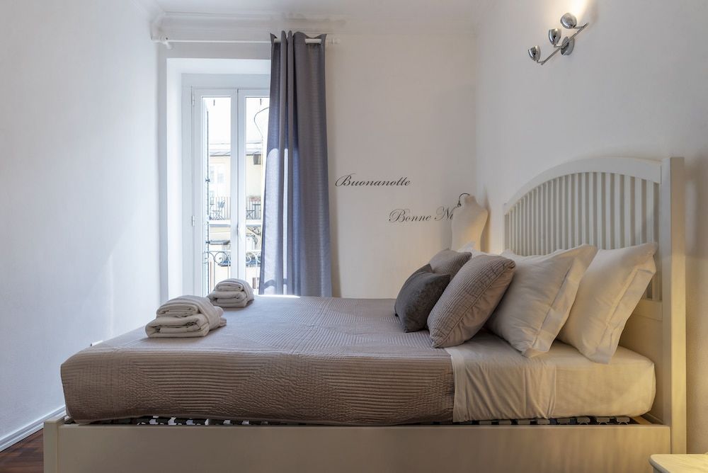 undefined Fontana di Trevi Design Apartment 8