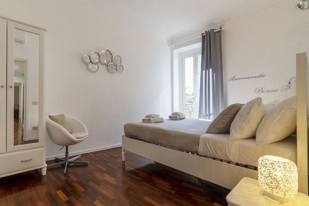 undefined Fontana di Trevi Design Apartment 4