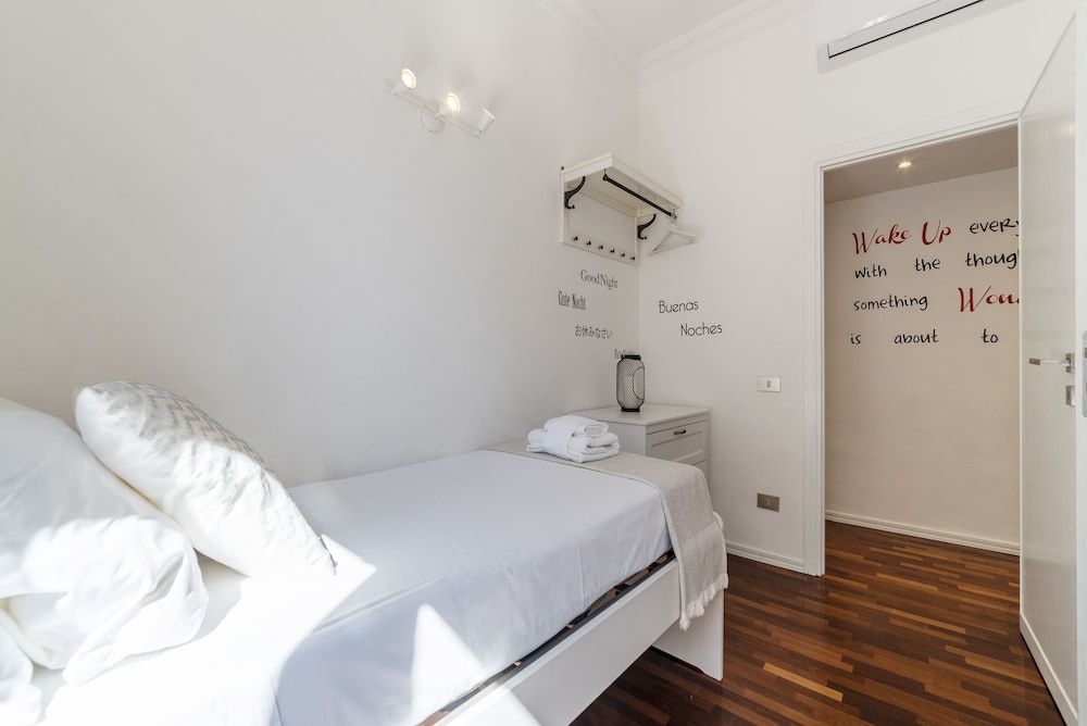 undefined Fontana di Trevi Design Apartment 9