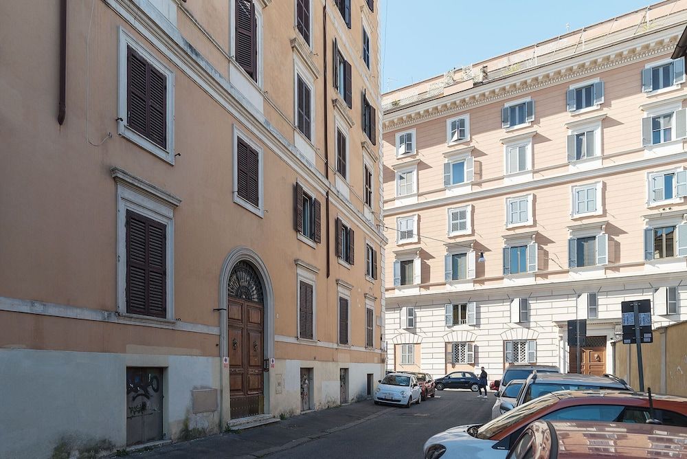 Scala Santa & Laterano Open Space Apartment 24