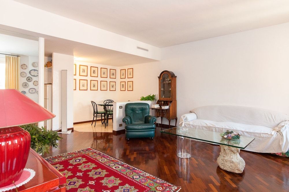 undefined Beautiful Roman Apartment Next To Trevi Fountain 10