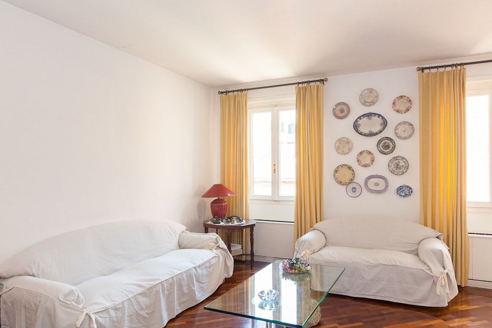 undefined Beautiful Roman Apartment Next To Trevi Fountain 6