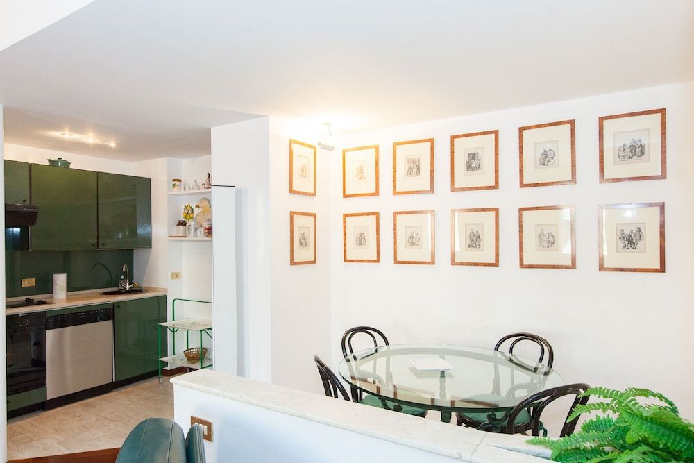 undefined Beautiful Roman Apartment Next To Trevi Fountain 3