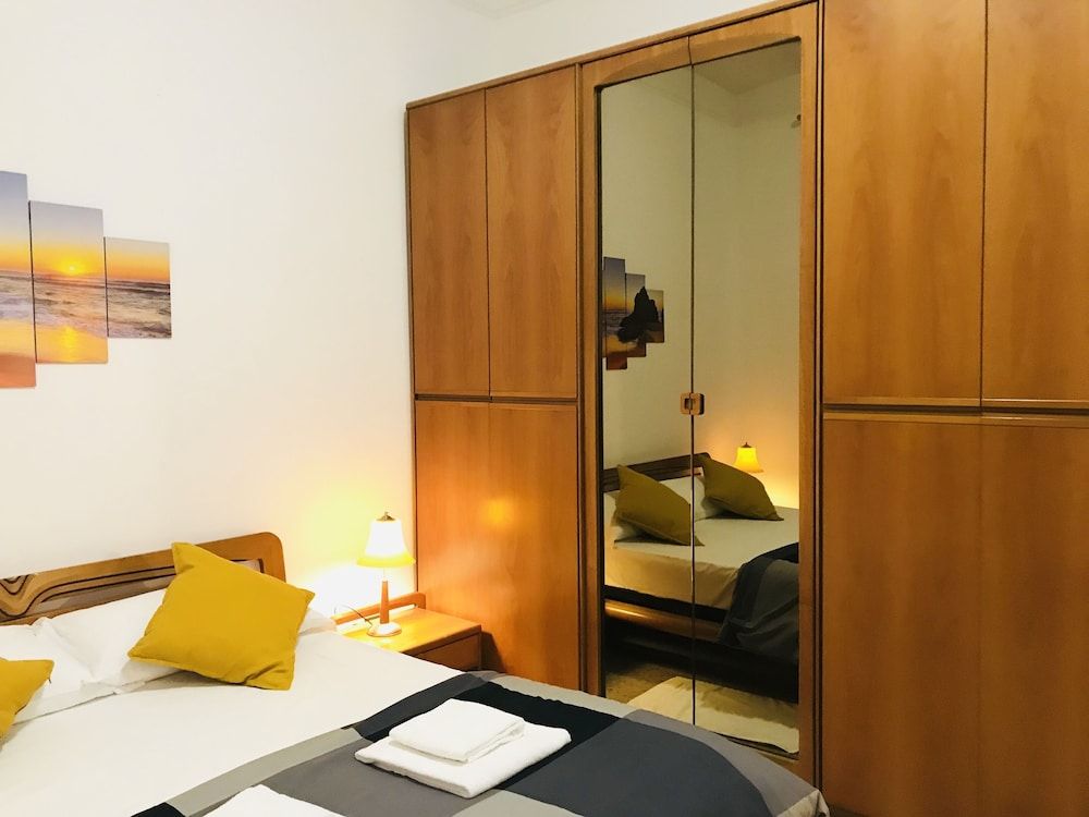 undefined 4 Bed Rooms Luxury Apartment Near Colosseum