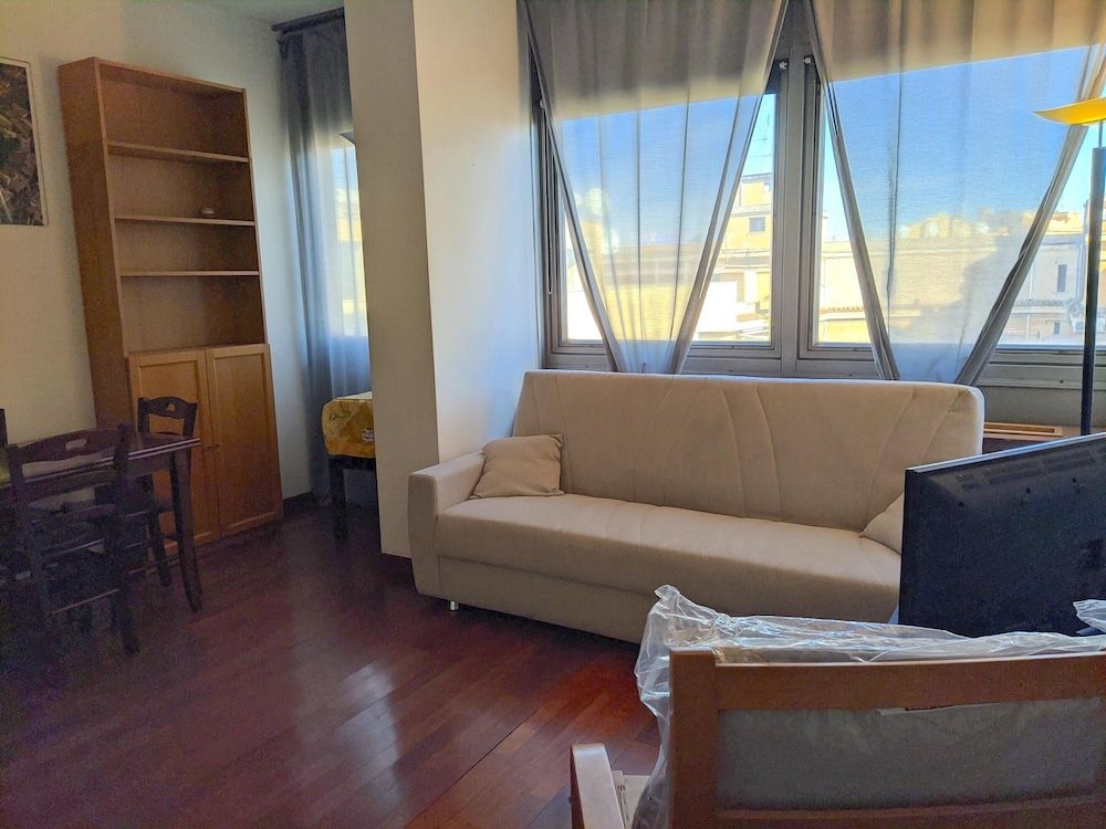 Snug Apartment in Roma near San Giovanni Train Station Apartment 6