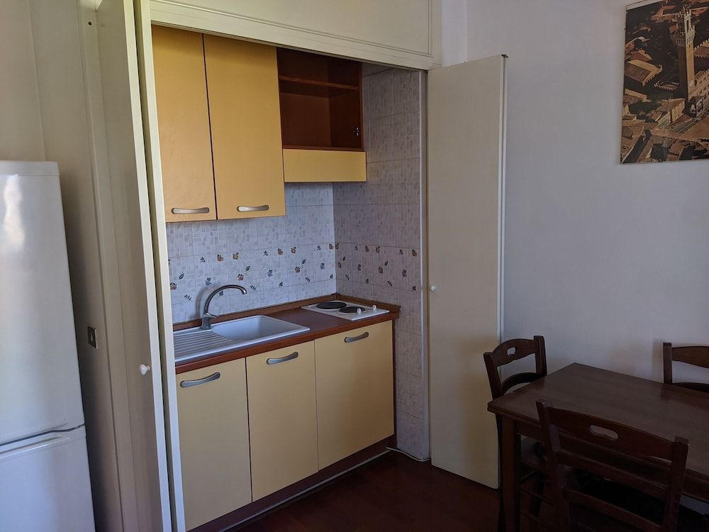 Snug Apartment in Roma near San Giovanni Train Station Apartment 10