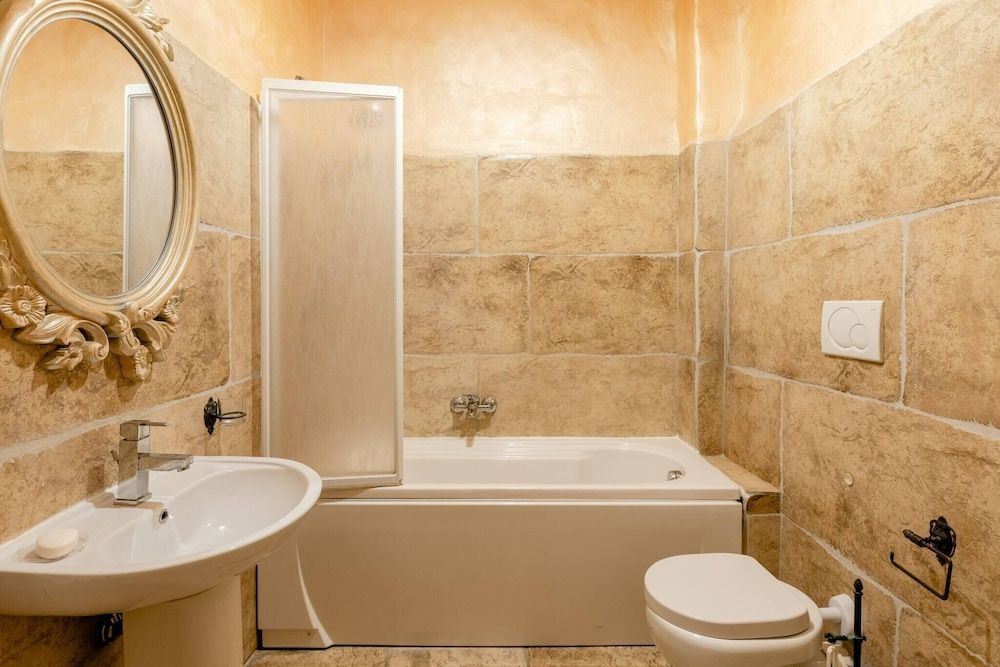 Historical Center Up to six People Apartment, 1 Bedroom, Smoking 20