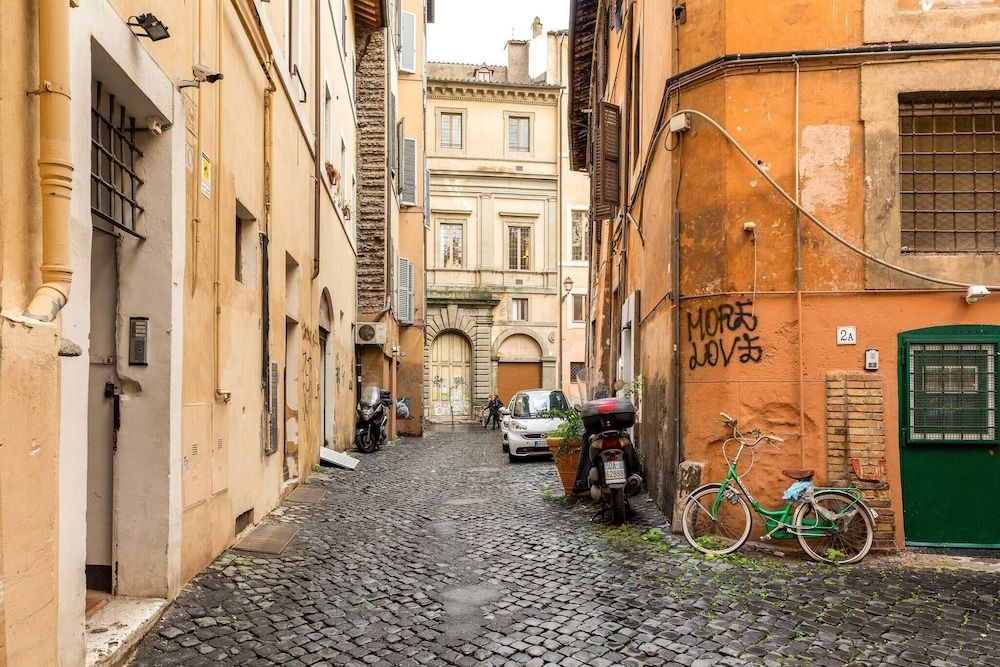 undefined Historical Center Up to six People 3