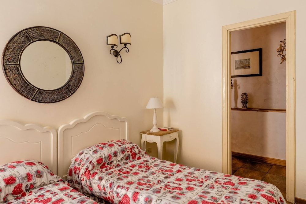 undefined Historical Center Up to six People 10