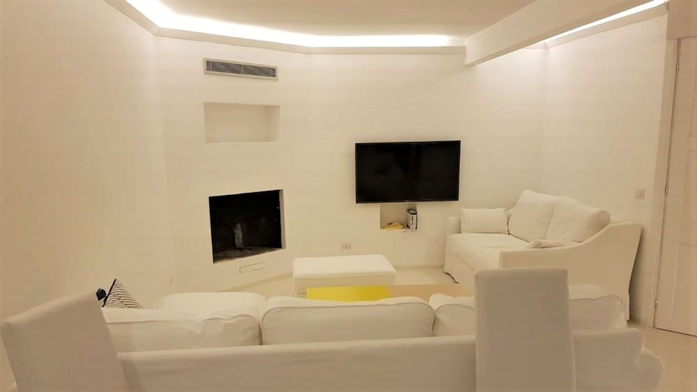 undefined Designer Property Laid out Over 2 Floors In the Most Elegant Area Of Rome