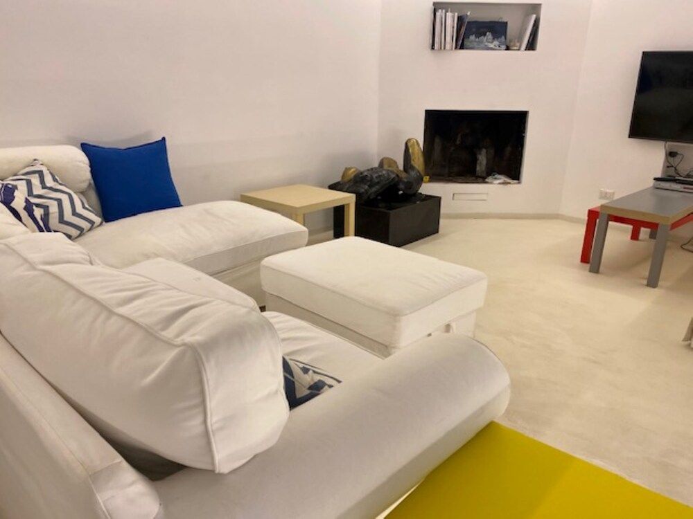 Designer Property Laid out Over 2 Floors In the Most Elegant Area Of Rome Apartment, 1 Bedroom, Smoking, Balcony 7